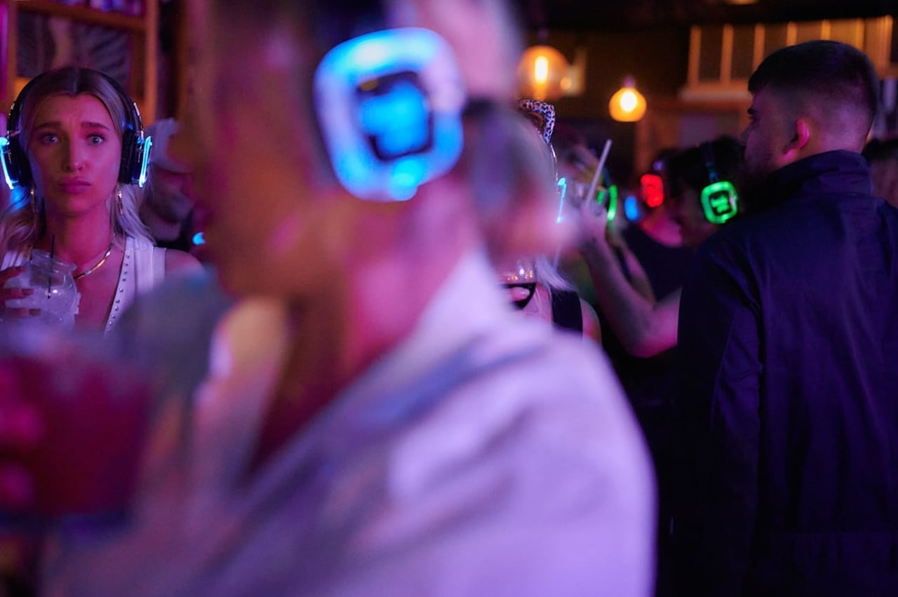 cicha impreza w słuchawkach silent disco